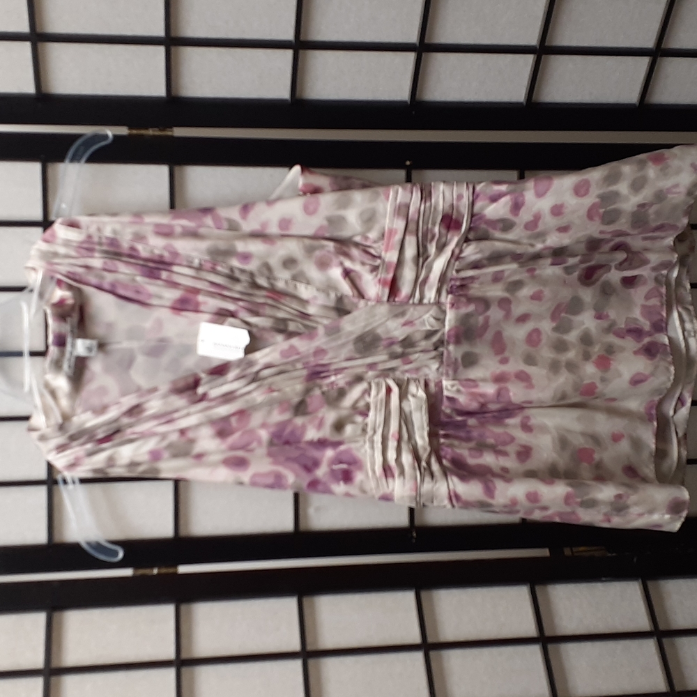 Banana Republic sleeveless silk V-neck blouse top 8
